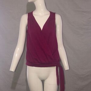 Universal Threads Top  